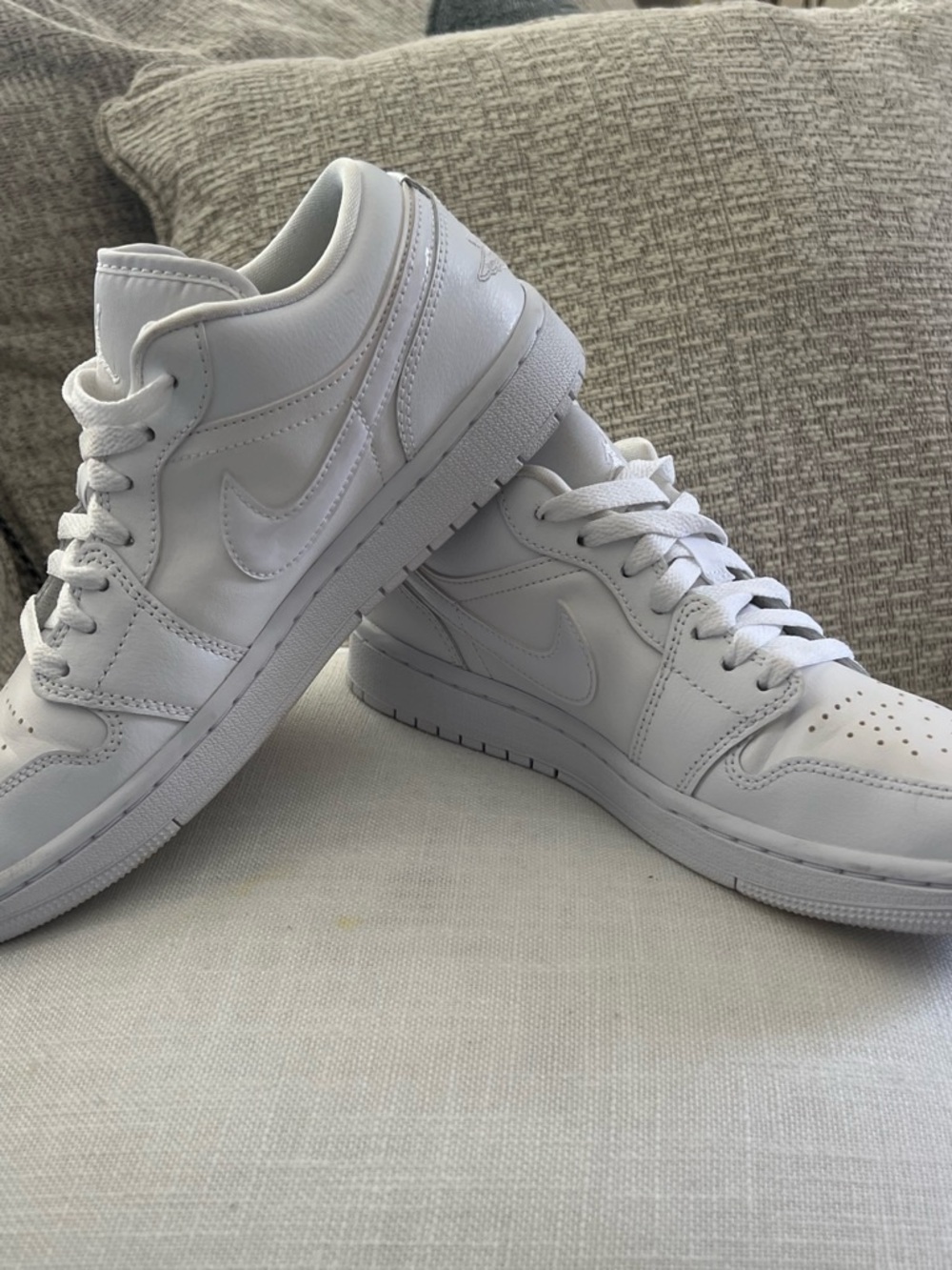 Jordan Men’s White Low-Top Sneakers zise 7.5